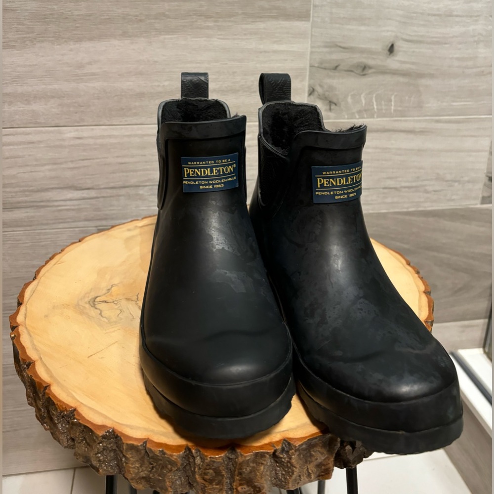 Pendleton Lined Rubber Chelsea Rain Boots size 6